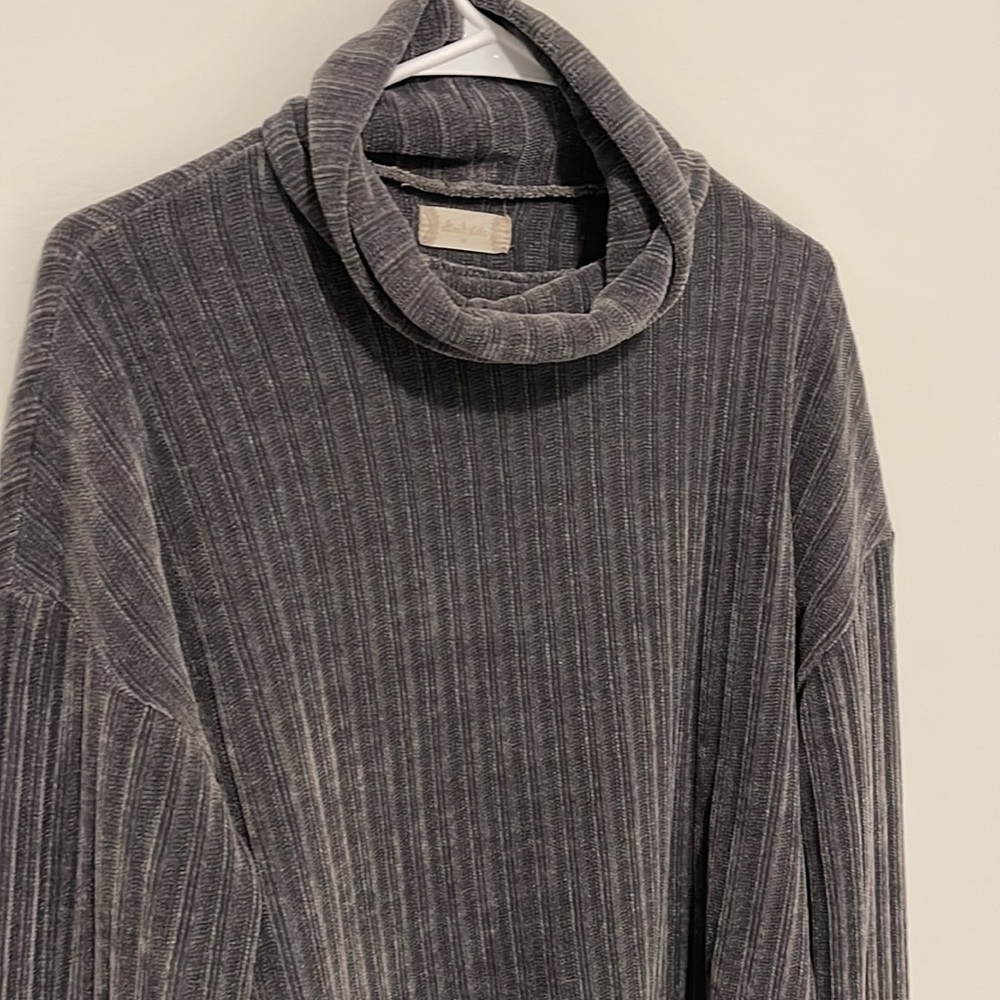 Alter’d State Super Soft Velour Sweater size Med